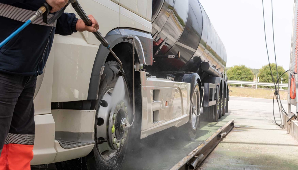 Lavado de tracto camión